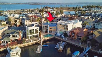 Spa, piscina y ocho baños: