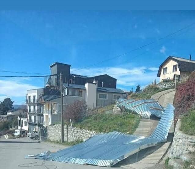 Las ráfagas superaron los 100 kilómetros por hora y causaron cortes eléctricos en zonas como Dina Huapi