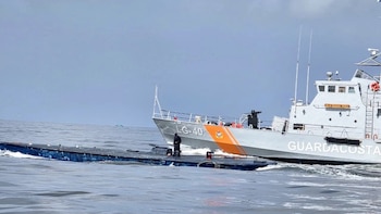 Autoridades ecuatorianas interceptaron un semisumergible capturando a cuatro personas: había dos colombianos