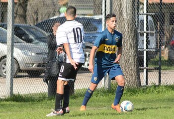 Pelota al pie y cabeza