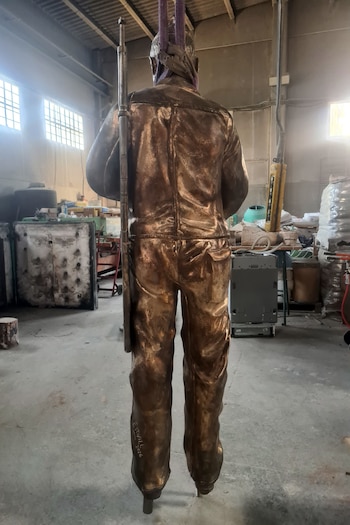 Móra d'Ebre convierte en escultura la icónica imagen de un miliciano de la Guerra Civil