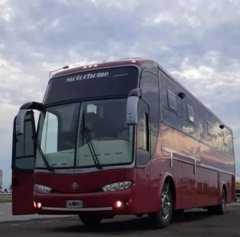 Una familia colombiana recorre el continente en una casa rodante equipada - crédito @destinosonadoxelmundo2025/IG