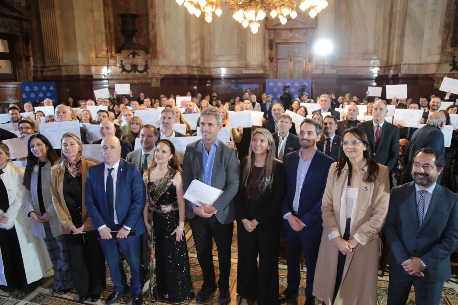 Por el Día de las Escuelas Evangélicas, más de cien instituciones de 15 provincias recibieron un reconocimiento en el Congreso