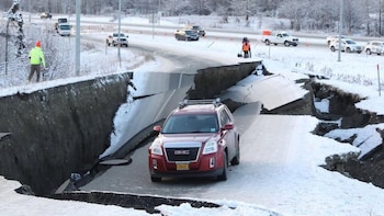 Sismo de magnitud 7.3 remeció