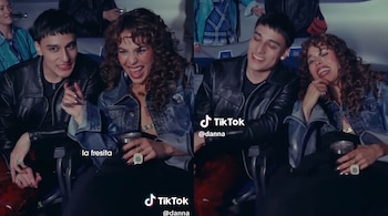 Un collage de cuatro imágenes que muestra a un hombre y una mujer sentados, con el logo de TikTok, y el texto 'la fresita' en una de ellas.