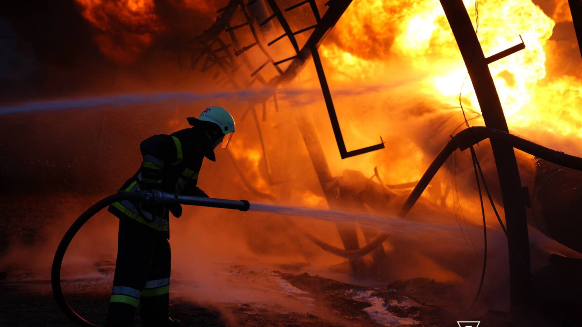 El incendio en Odesa (Servicio Estatal de Emergencias de Ucrania vía Facebook)