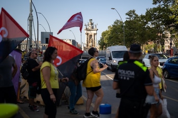 Manifestación de los sindicatos Ustec·Stes, CGT, Intersindical y COS en el marco de la huelga educativa (Lorena Sopêna / Europa Press)
