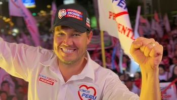 George Forsyth durante una actividad