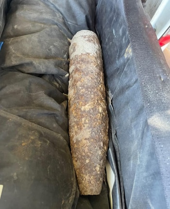 El proyectil de artillería de 75 milímetros fue hallado durante una obra de cloacas en Malagueño