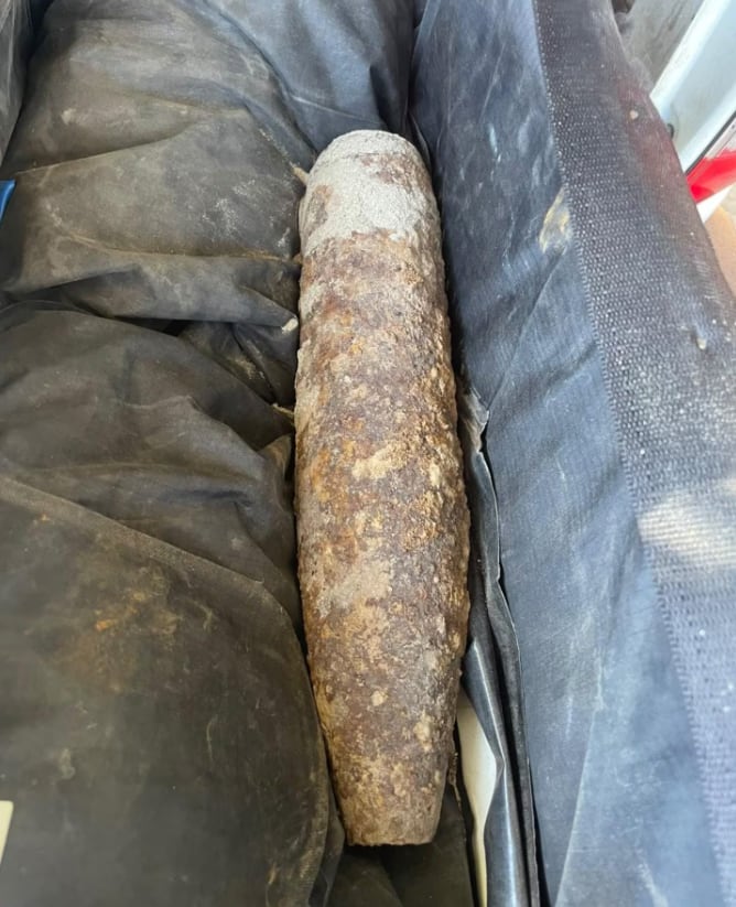 El proyectil de artillería de 75 milímetros fue hallado durante una obra de cloacas en Malagueño