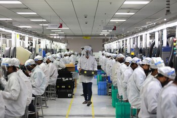 Trabajadores de una fábrica de