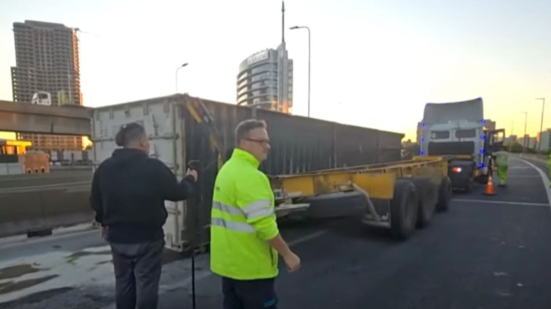 El container pesa un total de 43 toneladas.