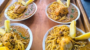 Una tonelada de fideos y más de mil kilos de pollo: Cañete busca batir récord con la preparación de la sopa seca más grande del mundo