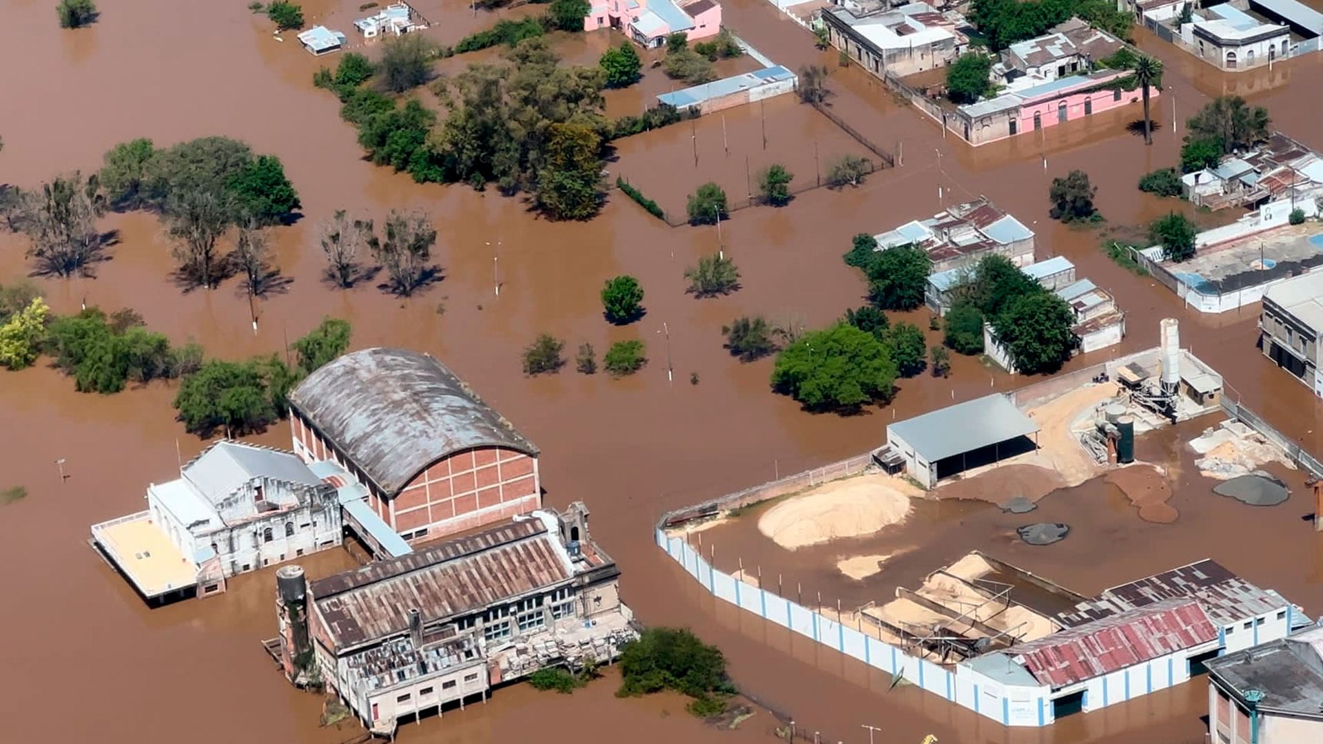 El Río Uruguay creció más de siete metros y medio y provocó inundaciones en Paysandú, Uruguay (Archivo/Twitter Javier García)