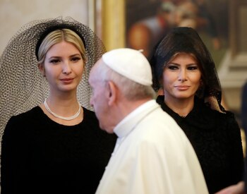 Ivanka y Melania Trump vestidas