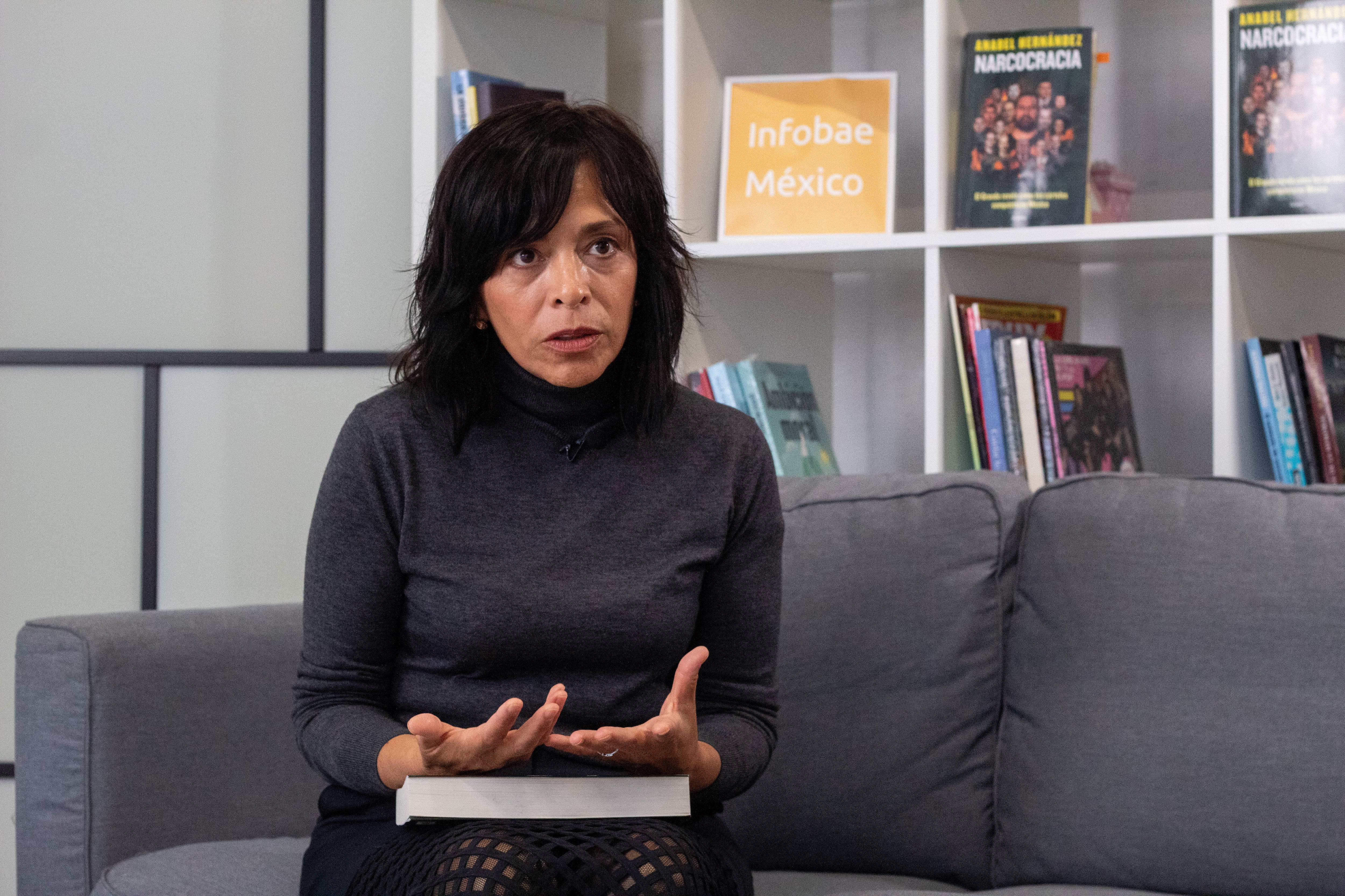 La periodista y escritora Anabel Hernández presenta su último libro