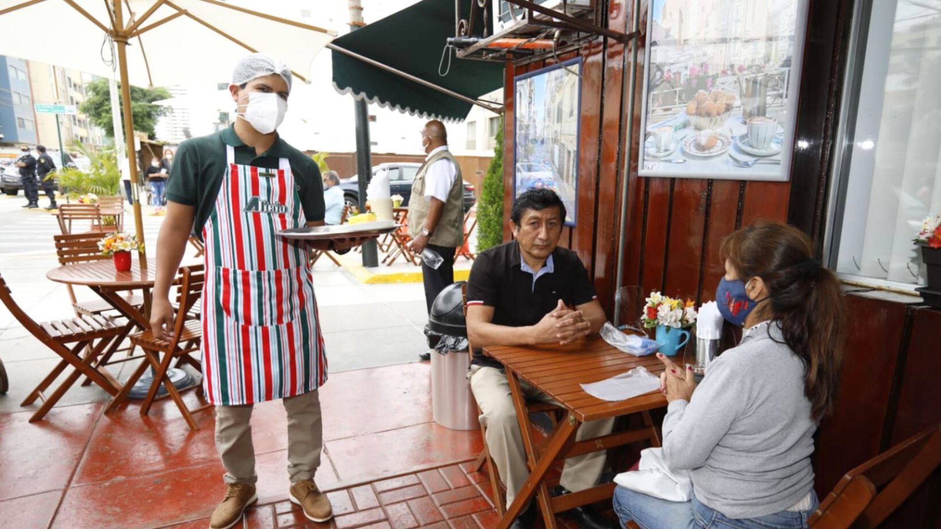 Mientras el sector de restaurantes y hoteles está a favor de la medida, anteriormente el MEF se había pronunciado en contra. - Crédito Andina