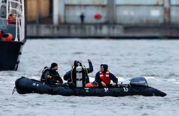 Una demanda presentada en la Corte Suprema de Manhattan sostiene que el accidente de helicóptero en el río Hudson que causó la muerte de cinco miembros de una familia fue consecuencia de una negligencia “predecible” por parte de la empresa Siemens, el operador turístico New York Helicopter Charter Inc, April 10, 2025. REUTERS/Eduardo Munoz