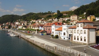 Tradición marinera, historia industrial y