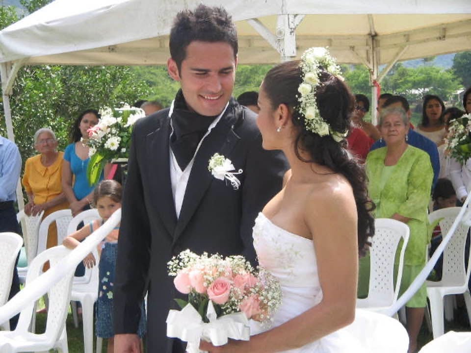 Fabián Ríos recordó que llegó en bus a su boda con Yuly Ferreira: “No hubo anillo de diamantes, pero si lágrimas de compromiso real”