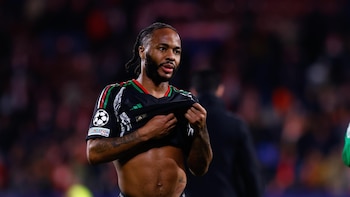 El delantero inglés Raheem Sterling, acusado de conducción temeraria tras un accidente en la autopista