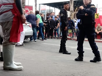 empleados de un frigorífico agredieron a un hombre en Isidro Casanova