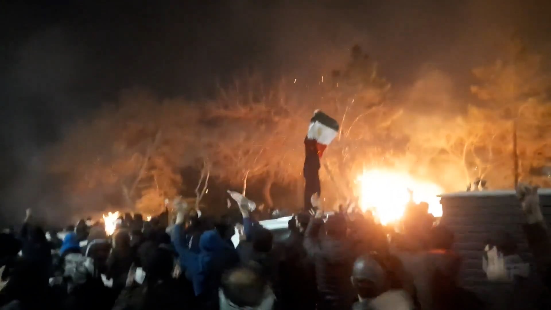 Las manifestaciones comenzaron el 28 de diciembre por el colapso de la moneda rial iraní, que se cotiza a más de 1,4 millones por dólar.