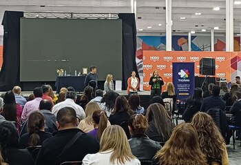 Más de 200 docentes se