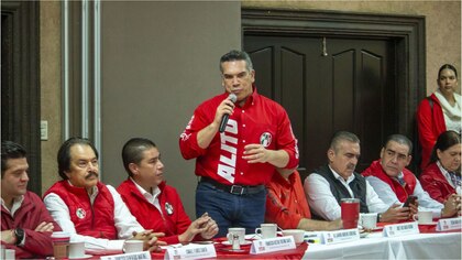 Mario Delgado acabó con Alito Moreno por su petición a Jorge Máynez: “Aún te queda PRI por destruir”