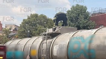 Los implicados enfrentan proceso penal bajo el cargo de posesión ilícita de petrolífero, tras el hallazgo de dos contenedores de 33 mil 500 litros. Crédito: Especial