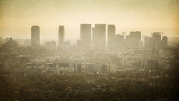 Rusty Los Angeles under smog