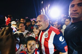 Los aficionados de Chivas expresaron su descontento en redes sociales, uniéndose al debate sobre el rendimiento del equipo y el arbitraje en la Liga MX