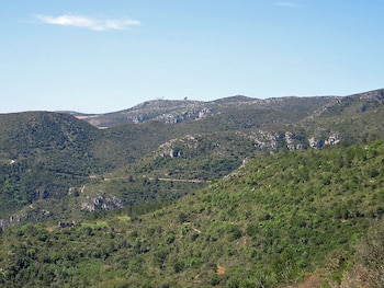 Parque Natural del Garraf (Catalunya), desde el castillo de Eramprunyà mirando hacia el suroeste. (Wikimedia/Dragoncillo)