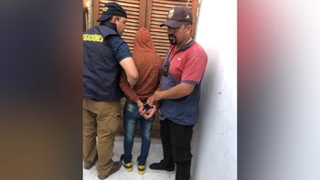 Uno de los detenidos por