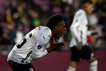 Jhojan Julio lamentando su fallo