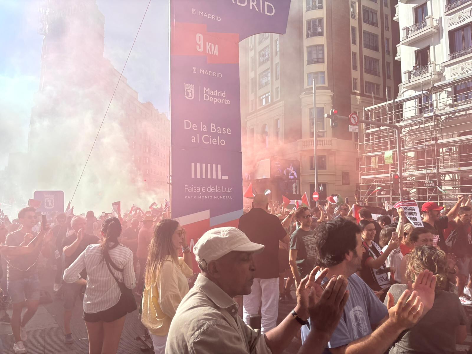 Manifestantes en la Gran Vía de Madrid. (Nel Gómez)