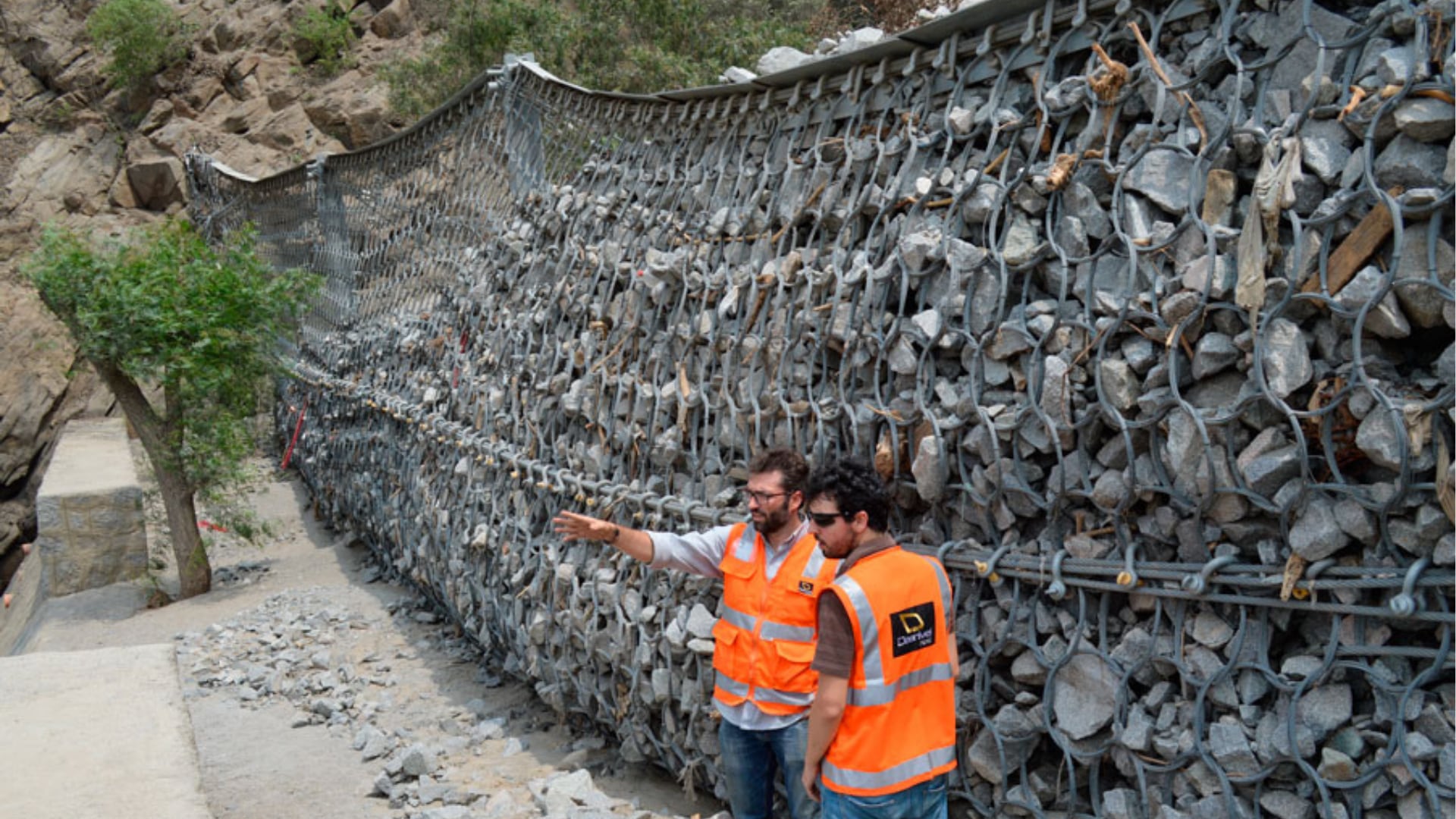 Las lluvias intensas en Perú elevan la alerta por huaicos y deslizamientos en once regiones, con Cusco, Amazonas y Loreto en mayor peligro.