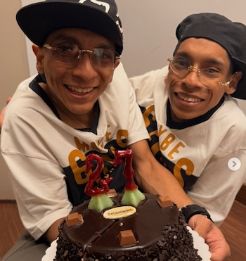 Murieron los conocidos siameses de Ecuador: los hermanos, que vivieron 27 años unidos por el tórax, fallecieron en Colombia mientras esperaban una intervención - crédito @siamesesdelecuador/Instagram