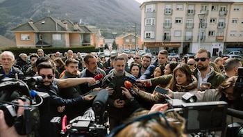 Abascal pide a Feijóo que