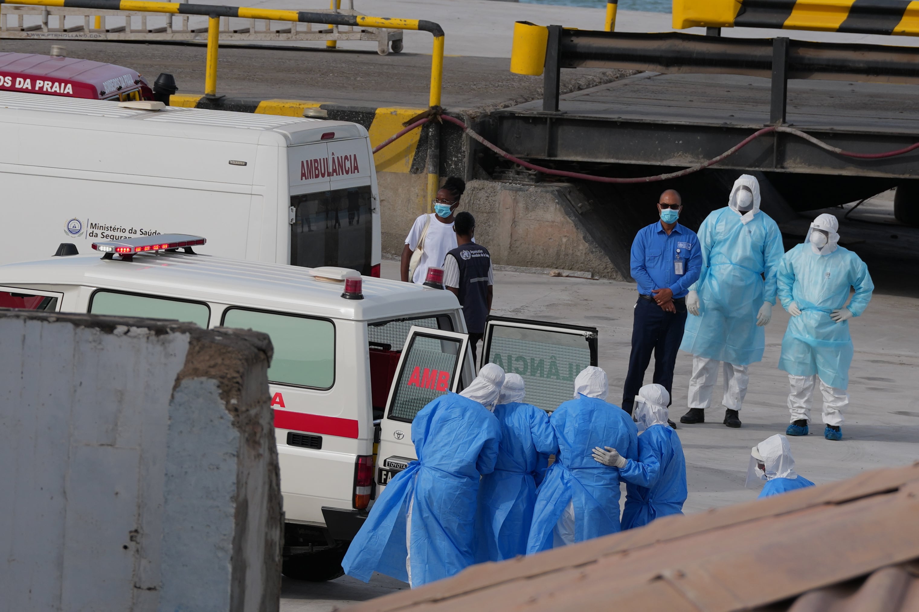 La variante Andes Sur, única cepa de hantavirus con transmisión de persona a persona, fue identificada en el foco del crucero MV Hondius (AP Foto/Misper Apawu)