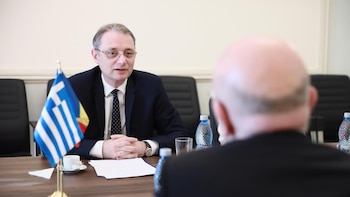 El presidente de Rumanía encarga al diplomático Luca Niculescu formar gobierno