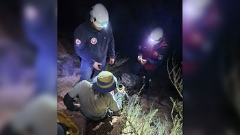Mendoza: un hombre cayó cuando escalaba un cerro, se fracturó la pierna y tuvo que ser rescatado durante la madrugada