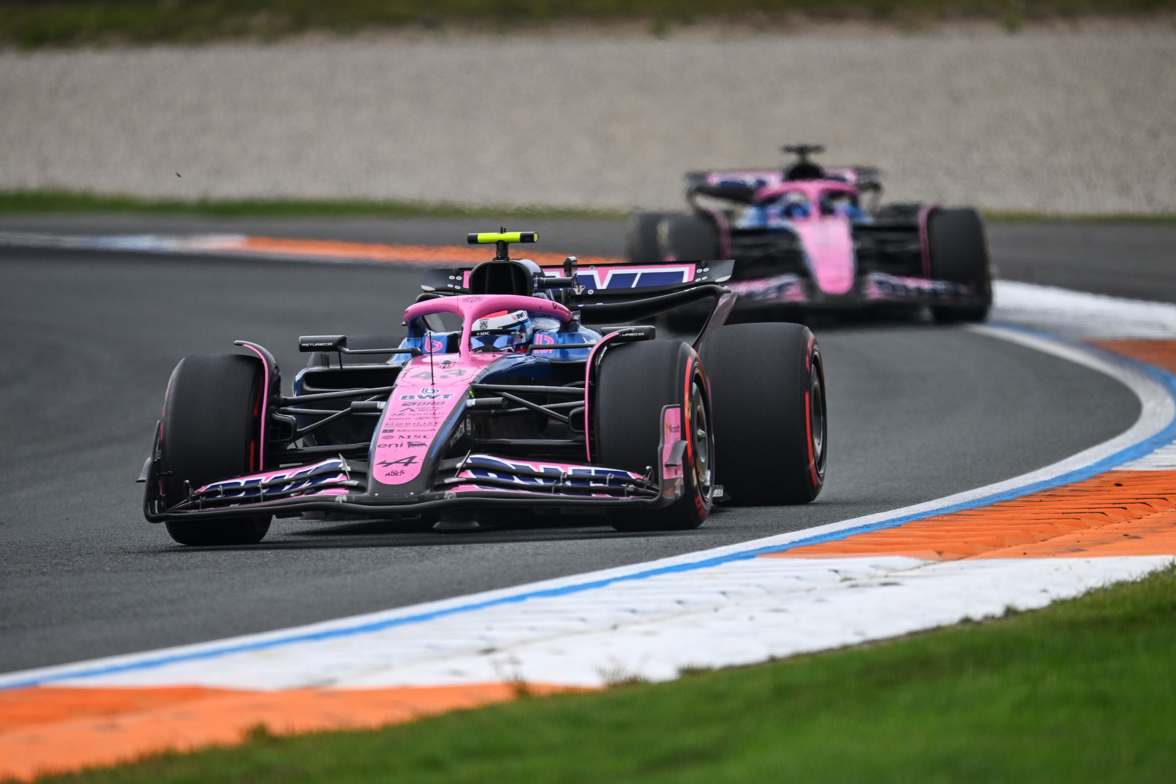 Franco Colapinto superó otra vez a Pierre Gasly y quedó cerca de la zona de puntos (Photo by James Sutton/Getty Images)