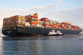 Una vez operativo, el puerto podrá recibir simultáneamente hasta ocho buques de 400 metros de eslora y alcanzar una capacidad anual cercana a los 60 millones de toneladas de carga, equivalentes a unos seis millones de TEU (Foto: Shutterstock)