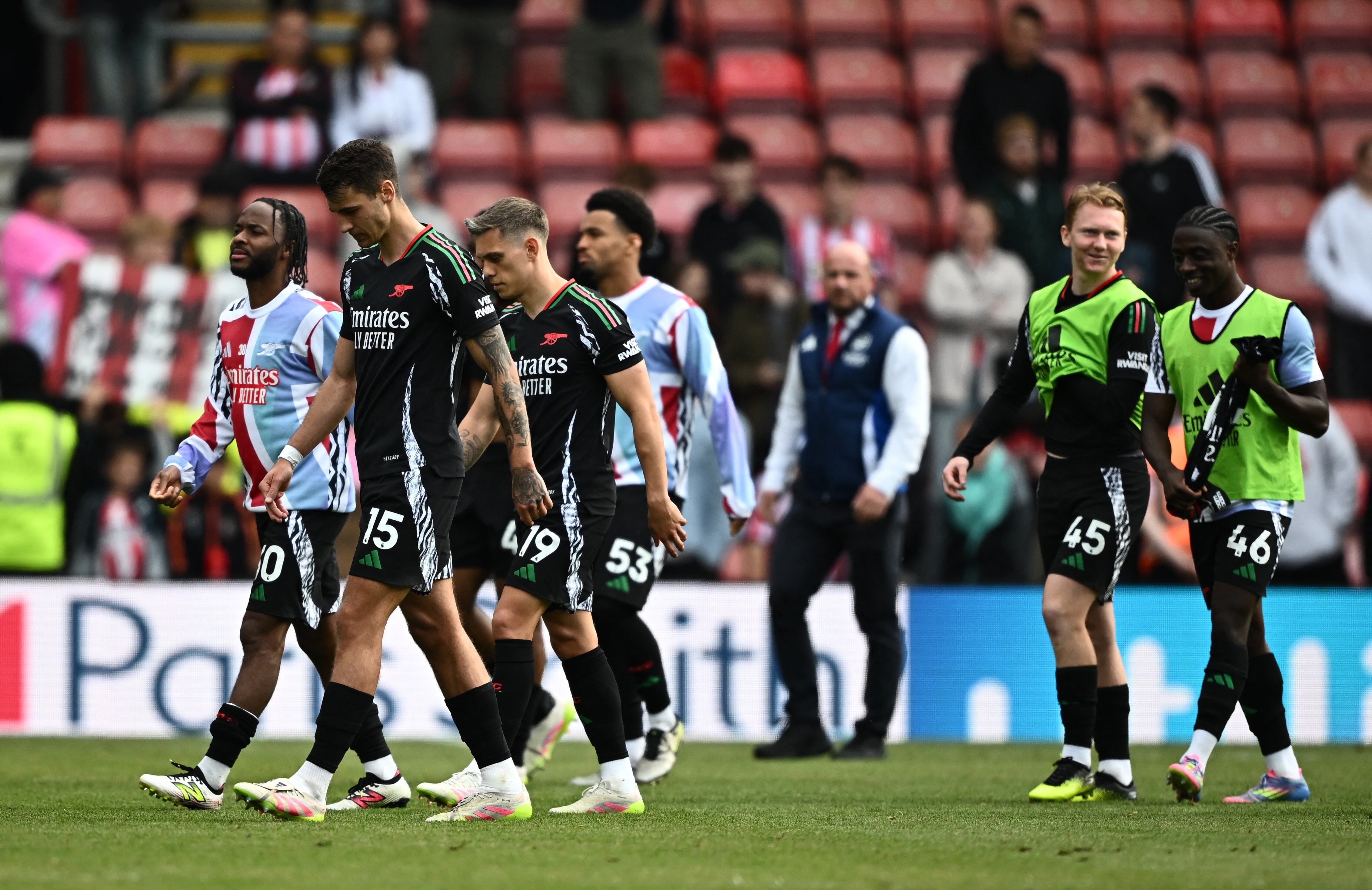 Arsenal viene de perder nuevamente la Premier League, ahora a manos del Liverpool y completando 21 años sin ser campeón - crédito Dylan Martínez/REUTERS