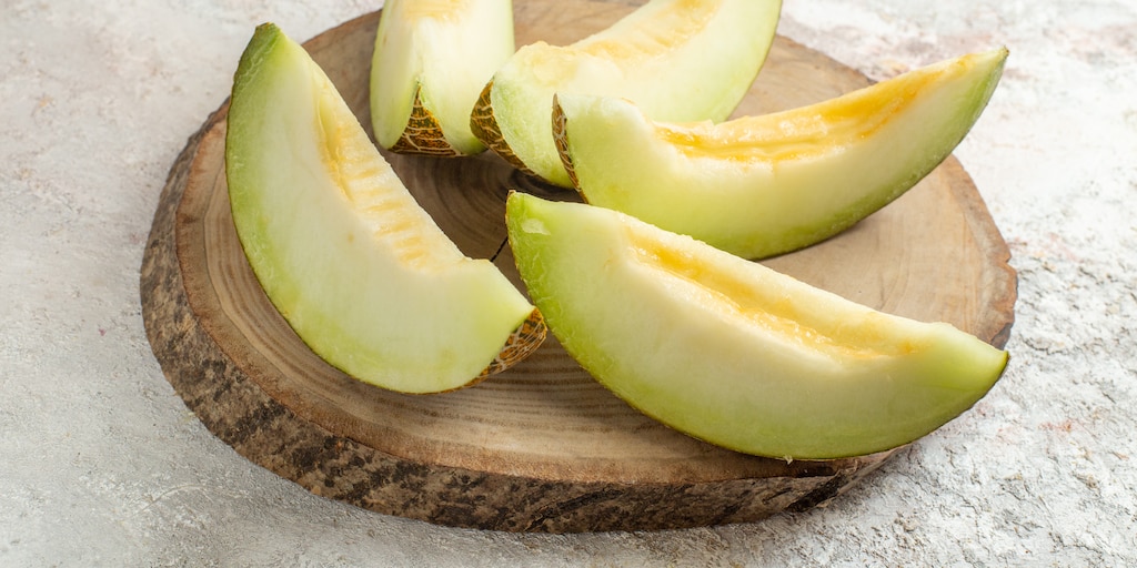 El melón, la fruta estrella de las mesas de verano que es fuente de vitaminas y minerales