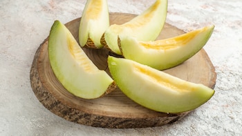 El melón, la fruta estrella de las mesas de verano que es fuente de vitaminas y minerales