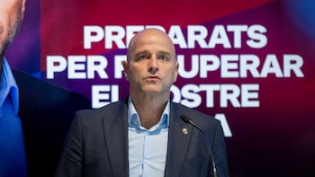 Xavier Vilajoana entrega 1.621 firmas