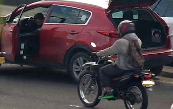 Vehículo varado en la avenida