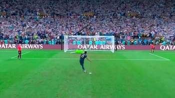 Tchouameni patea hacia ese lado